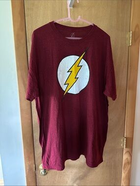 NWOT Men’s The Flash tshirt  Maroon